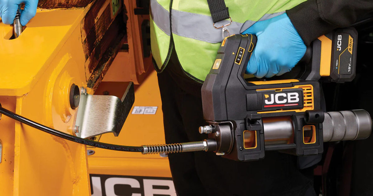 JCB Pro 18V Grease Gun Review (JCB-18PGG-VS) JCB Pro 18V Grease Gun Review (JCB-18PGG-VS) - featured image