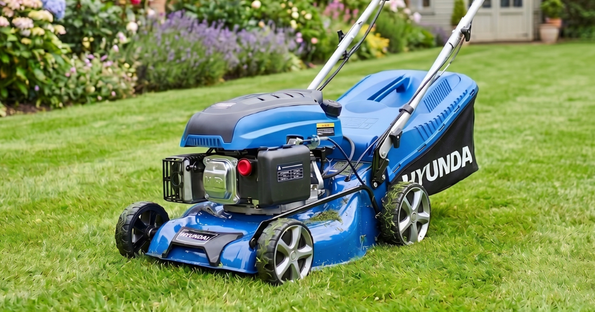 Hyundai HYM430SPE 42cm 139cc Electric-Start Self-Propelled Petrol Lawnmower Review Hyundai HYM430SPE 42cm 139cc Electric-Start Self-Propelled Petrol Lawnmower Review - featured image
