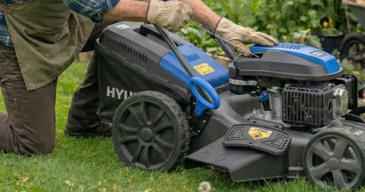 Hyundai HYM18150SPEX Petrol Lawn Mower Review Hyundai HYM18150SPEX Petrol Lawn Mower Review - featured image