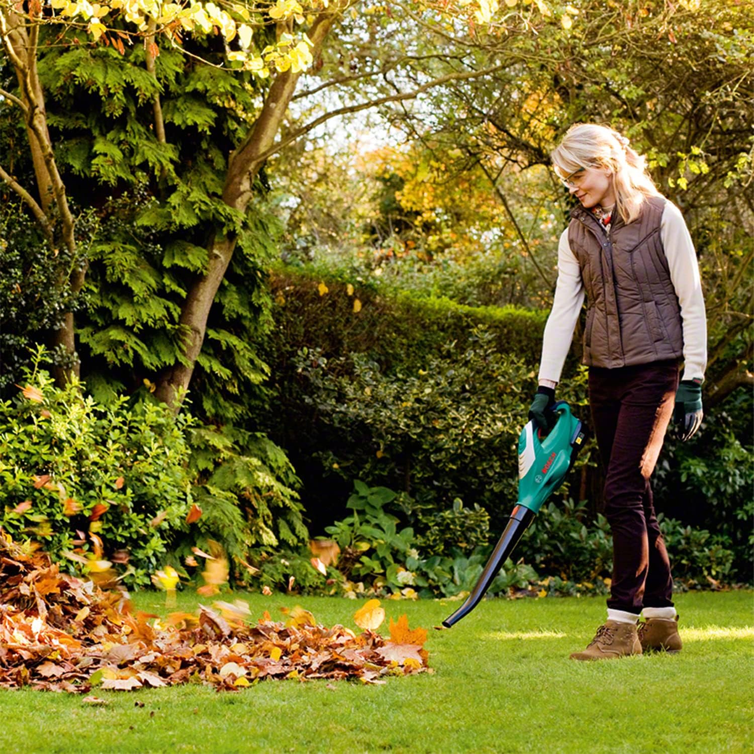 Bosch ALB 18 LI Cordless Leaf Blower Review & UK Buyer's Guide - featured image