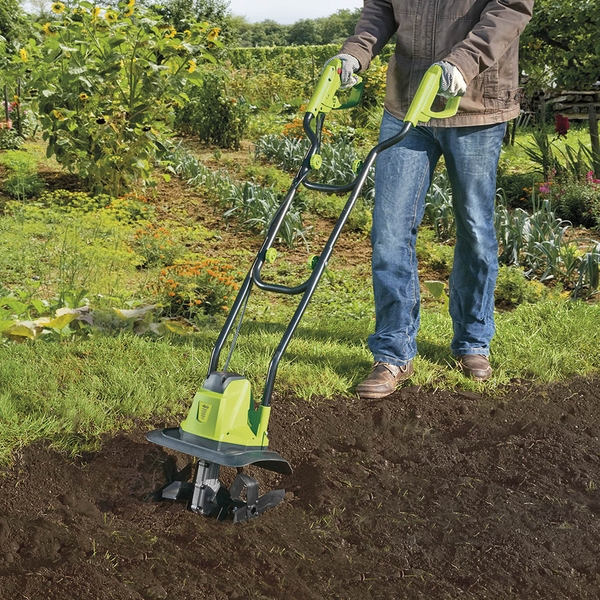 Garden Gear 1400W electric tiller with six tines breaking up clay soil
